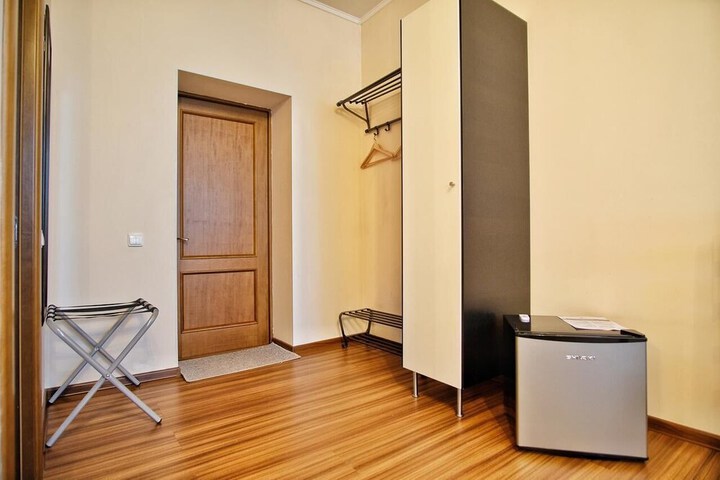 Room 9 of 38