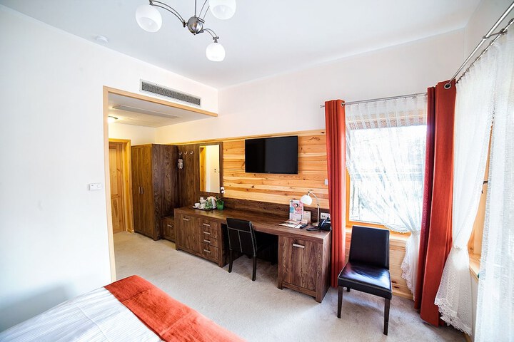 Room 10 of 205