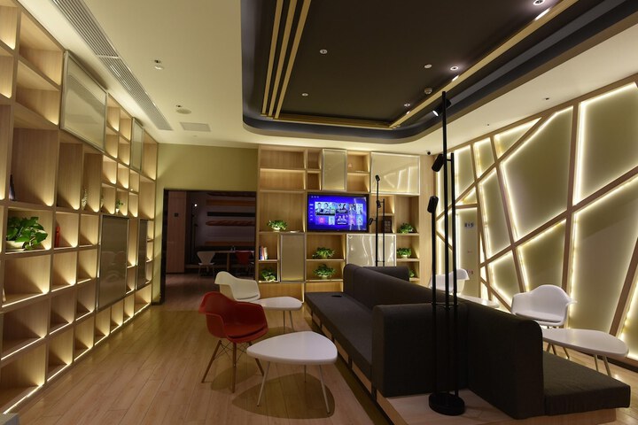 Hotel 10 of 14