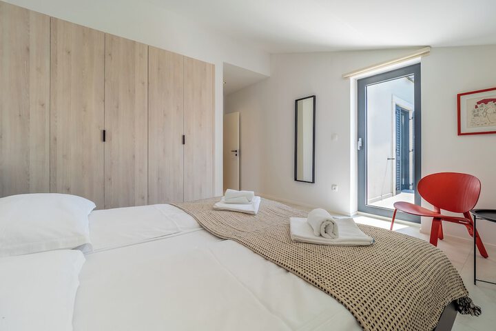 Room 4 of 34