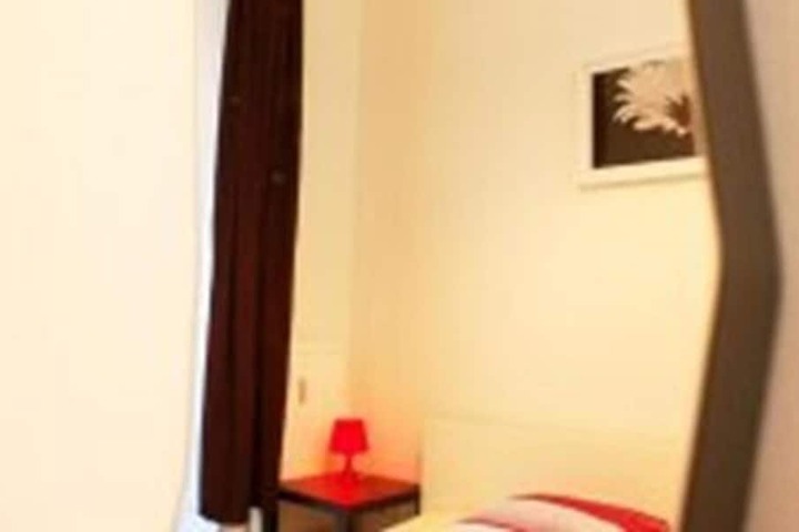 Room 5 of 11