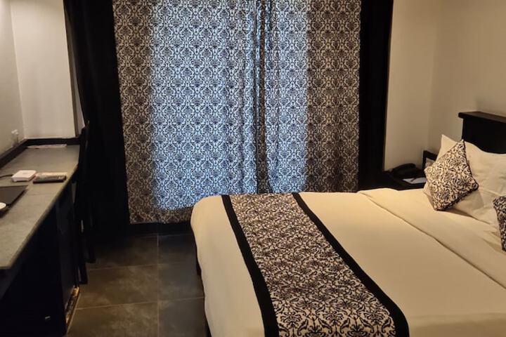 Room 9 of 40