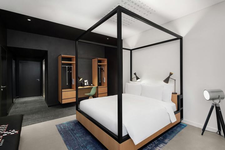 Room 22 of 74