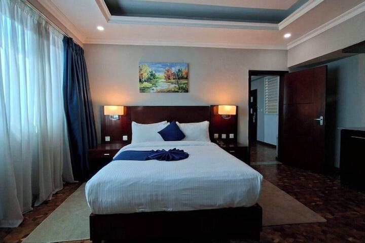 Room 28 of 108