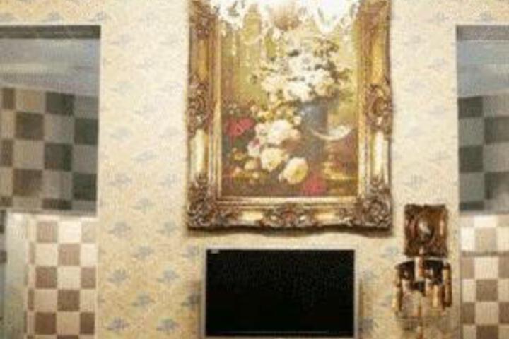 Room 4 of 6
