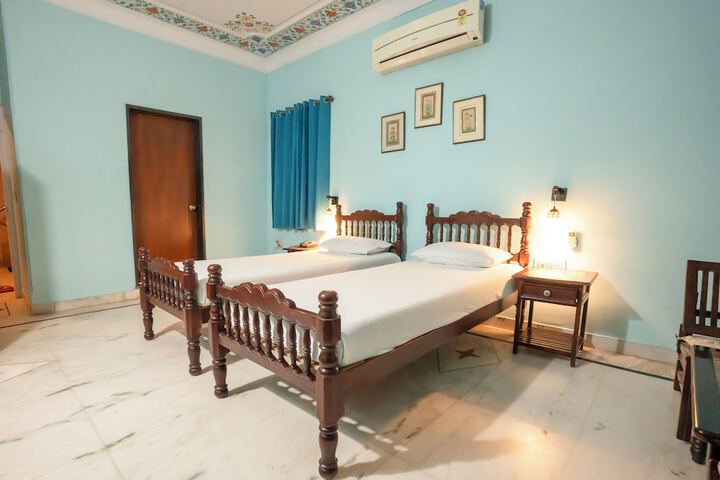 Room 17 of 76