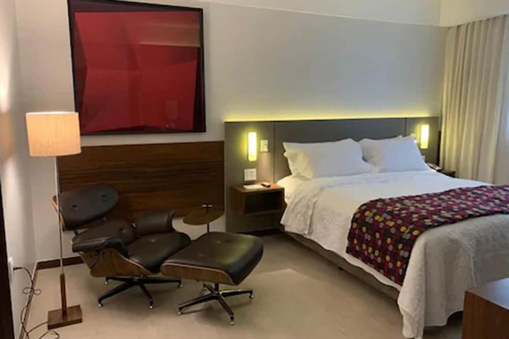 Room 18 of 124