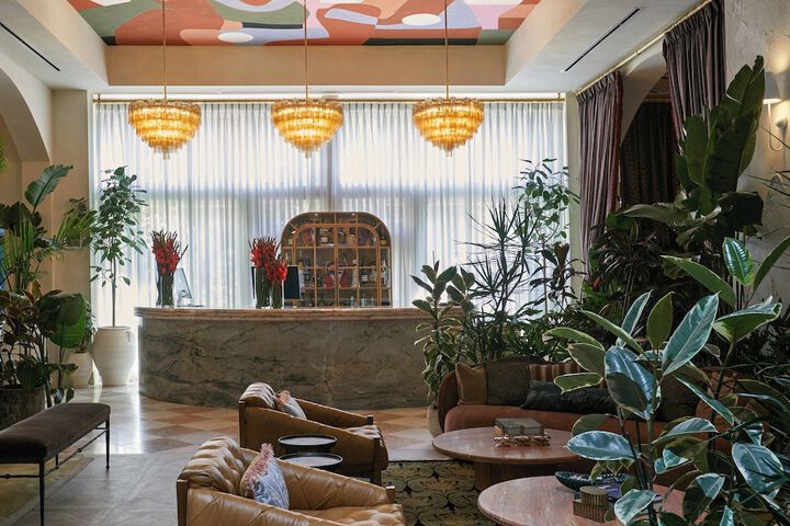 Lobby lounge