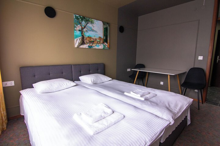 Room 42 of 84