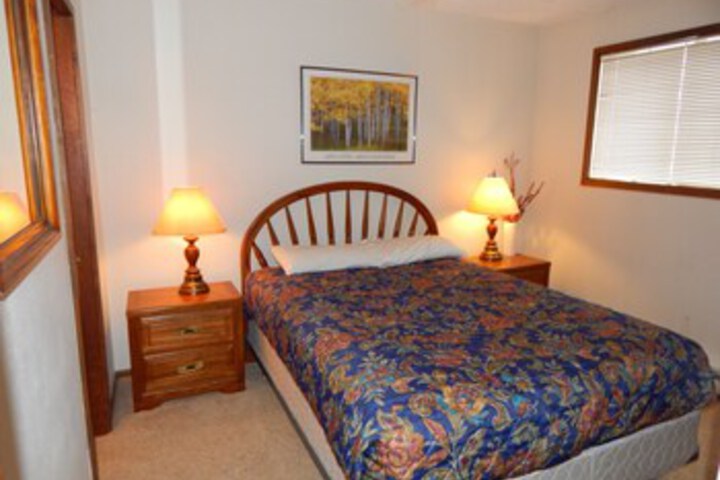 Room 25 of 28