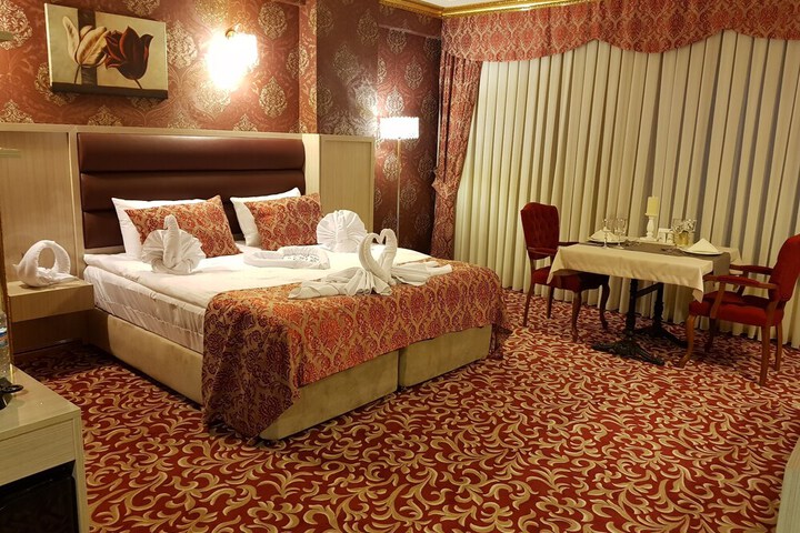 Room 3 of 44