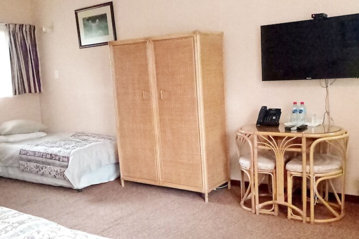Room 27 of 103