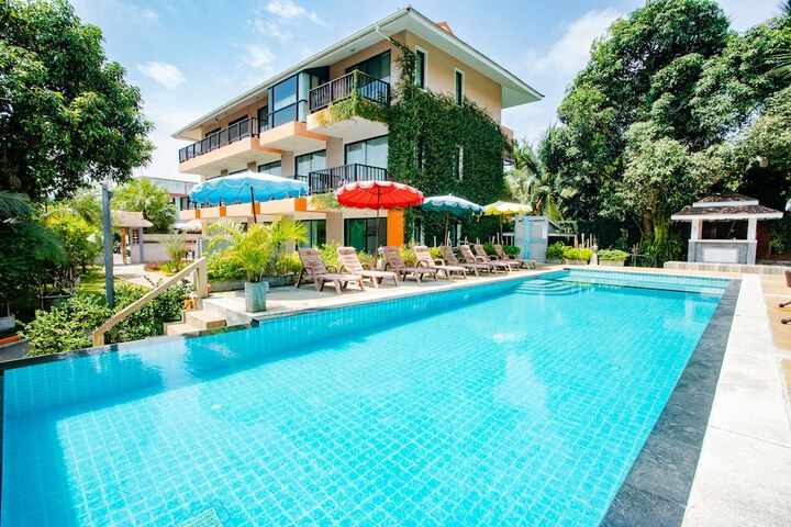 Pools & Facilities