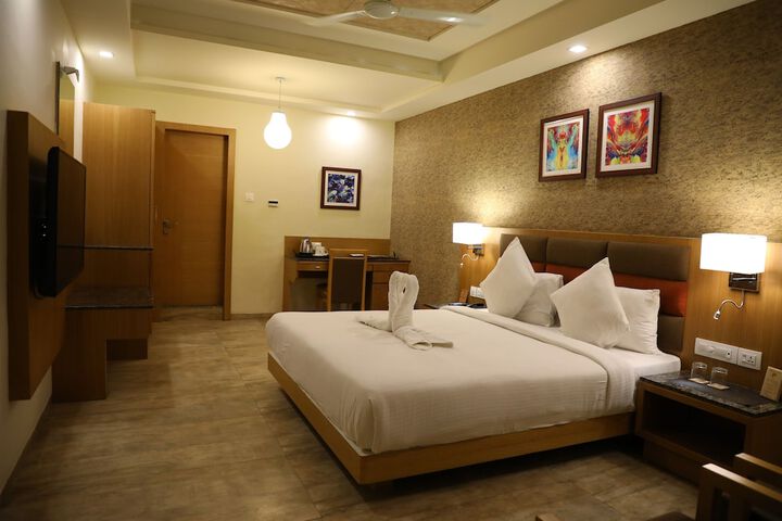 Room 12 of 37