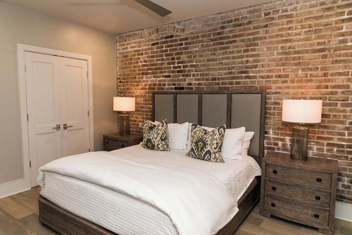 Room 45 of 371