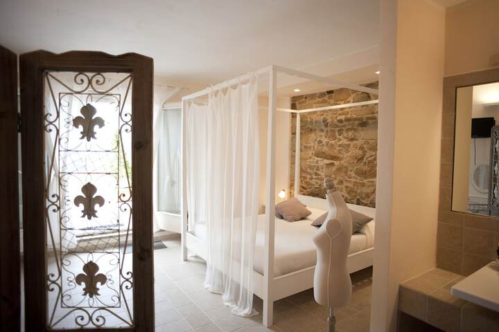 Room 10 of 49