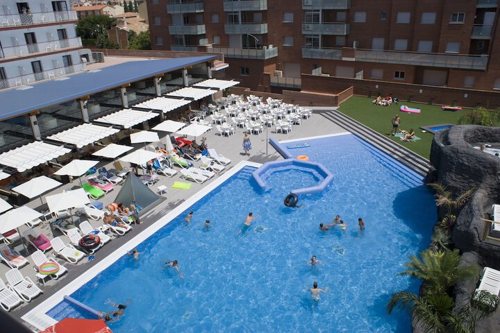 Hotel with Pool