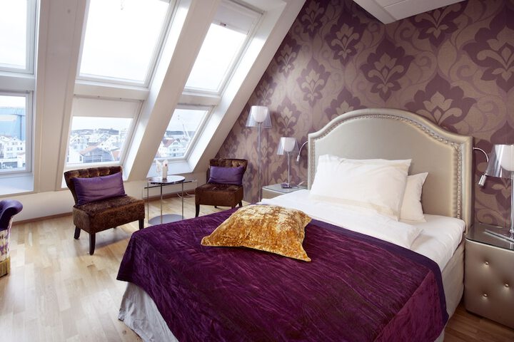 Room 15 of 77