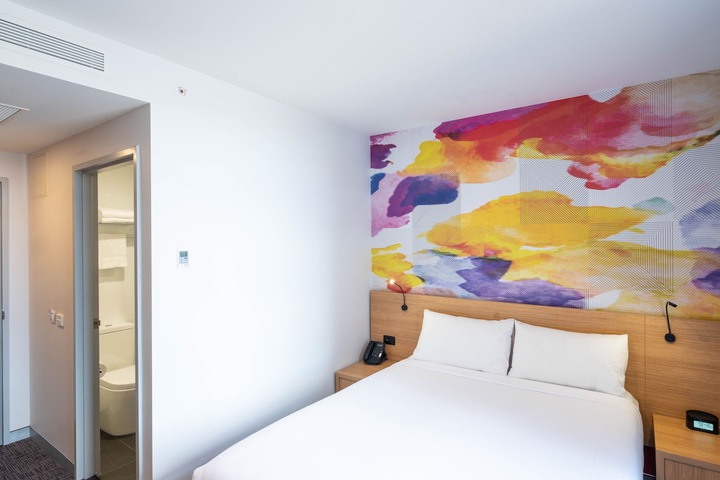 Room 7 of 173