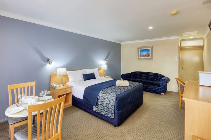 Room 2 of 34