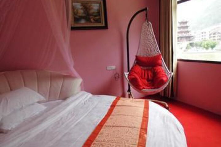 Room 9 of 31