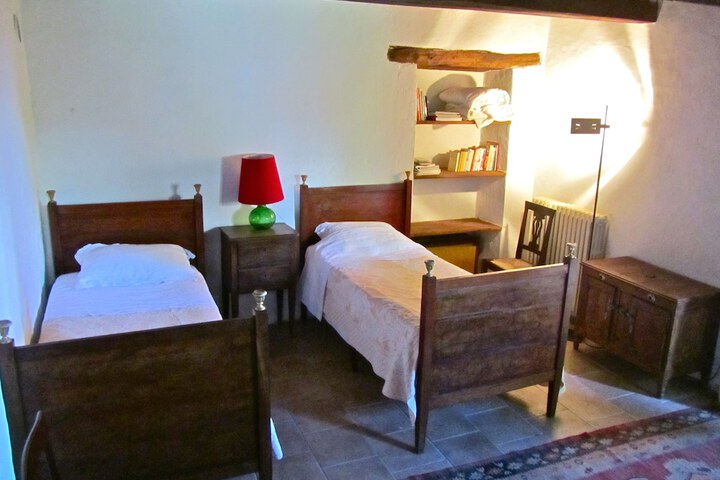 Room 3 of 51