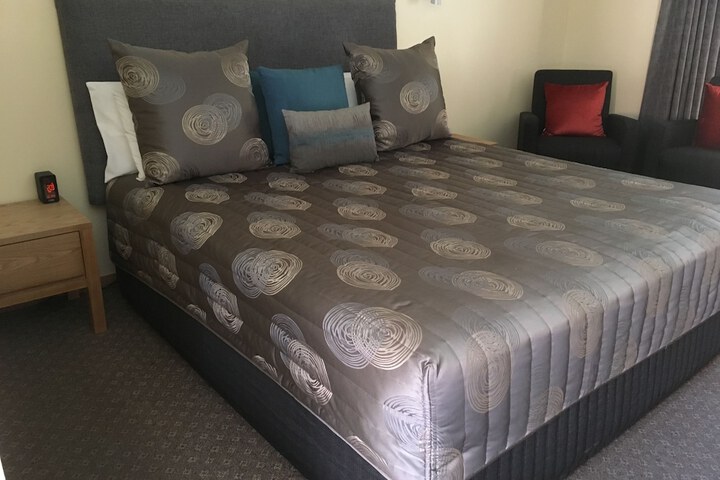 Room 5 of 83