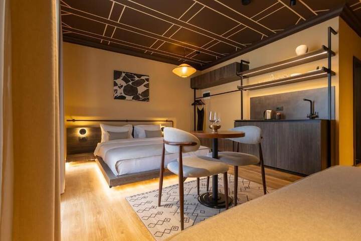 Room 16 of 79
