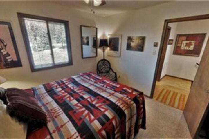 Room 10 of 14