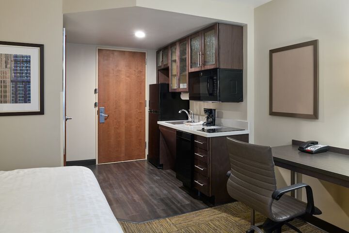 Studio Suite 1 Queen Bed City View High Floor (13 of 30)