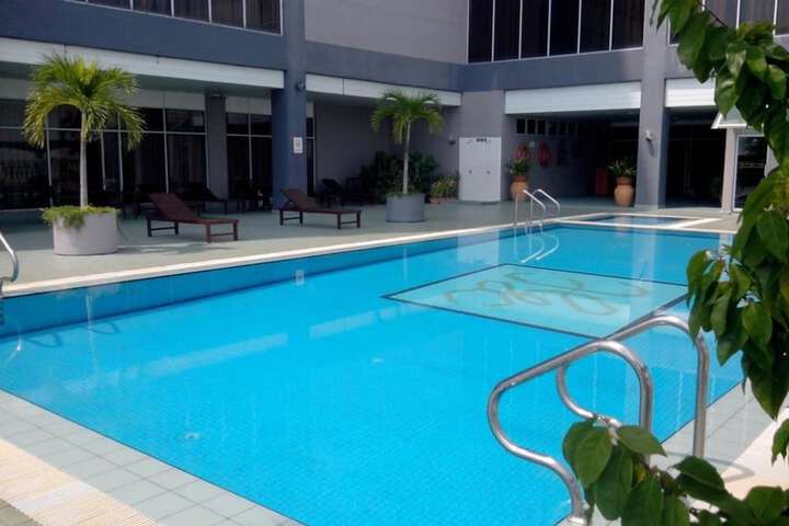 Hotel Pool