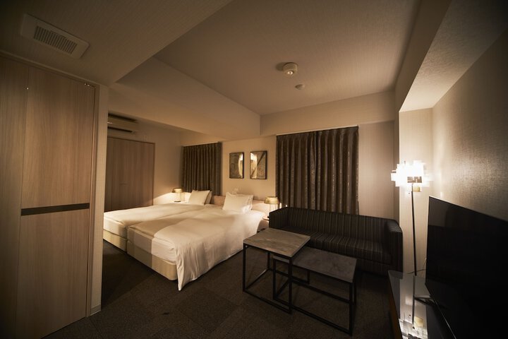 Room 27 of 93