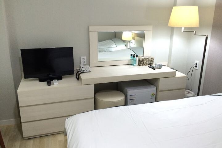 Room 21 of 33