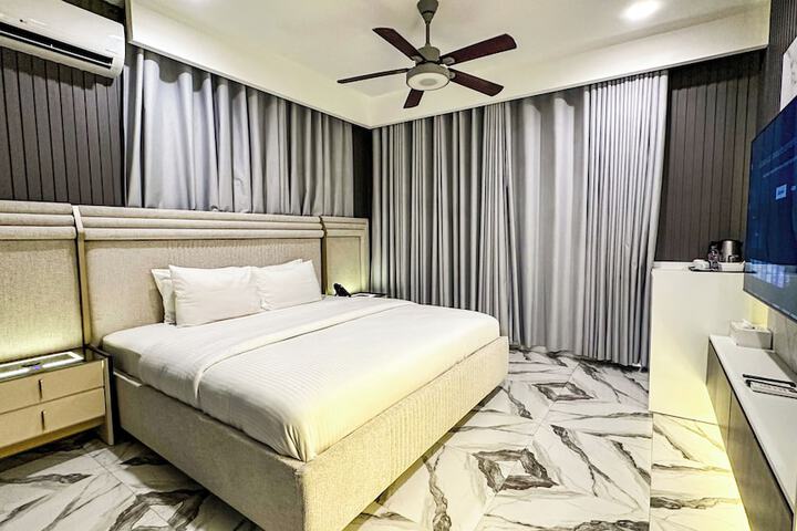 Room 18 of 121