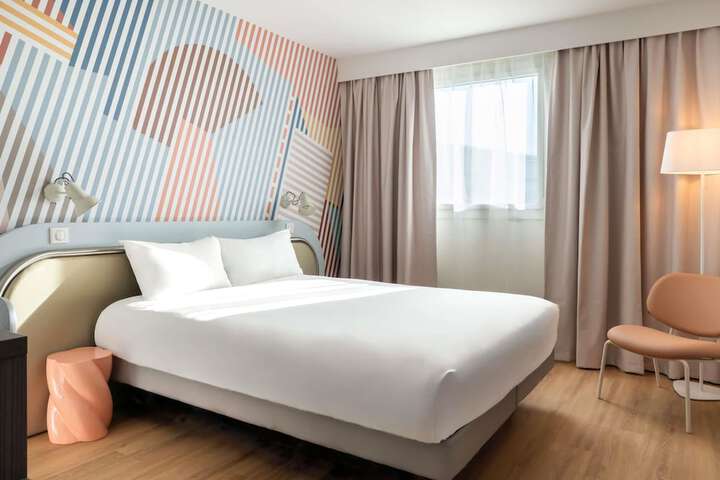 Room 10 of 84
