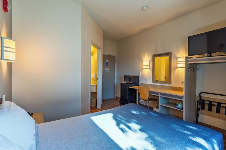 Room 12 of 53