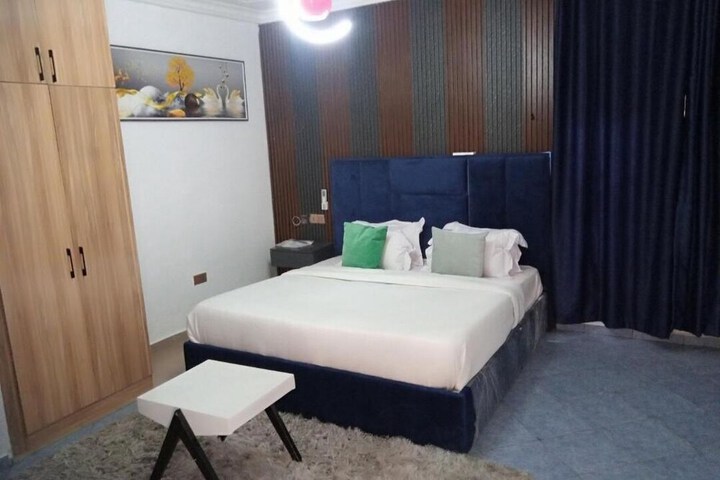 Room 4 of 34