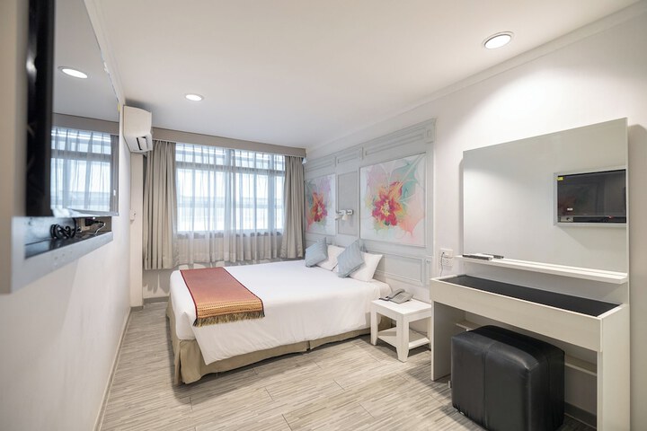 Room 12 of 33