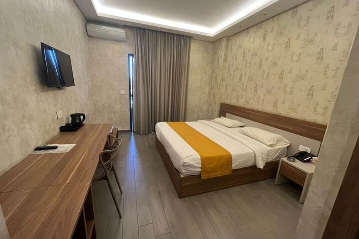 Room 4 of 26