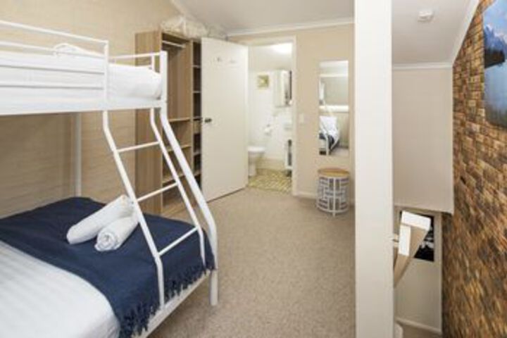 Room 8 of 11