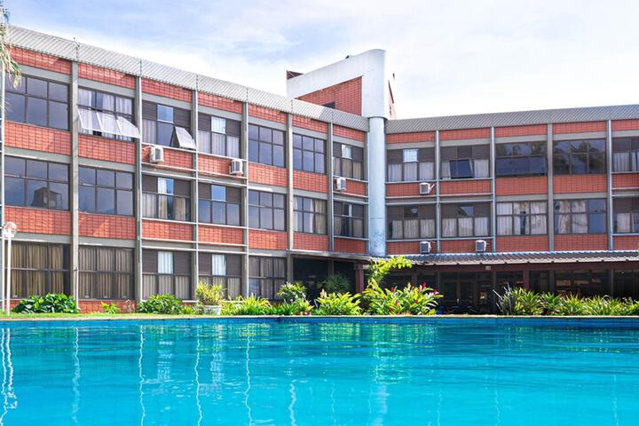Pool Hotel