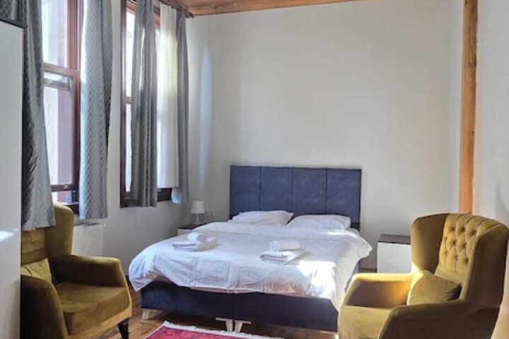 Room 27 of 64