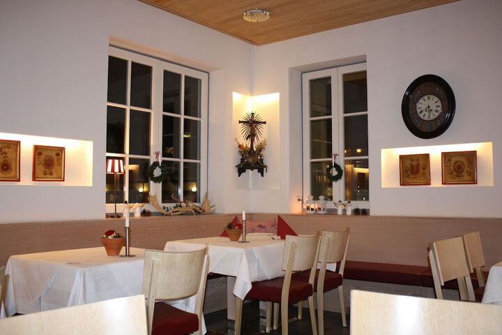 Dining 11 of 15