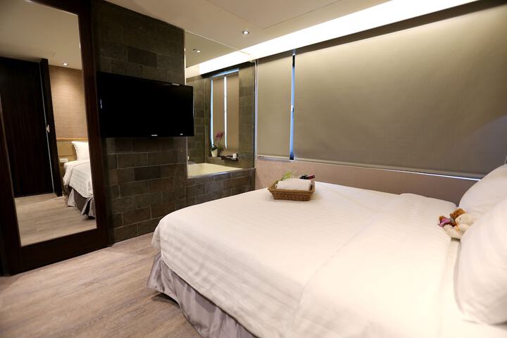 Room 10 of 64
