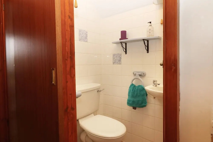 Room 6 of 12