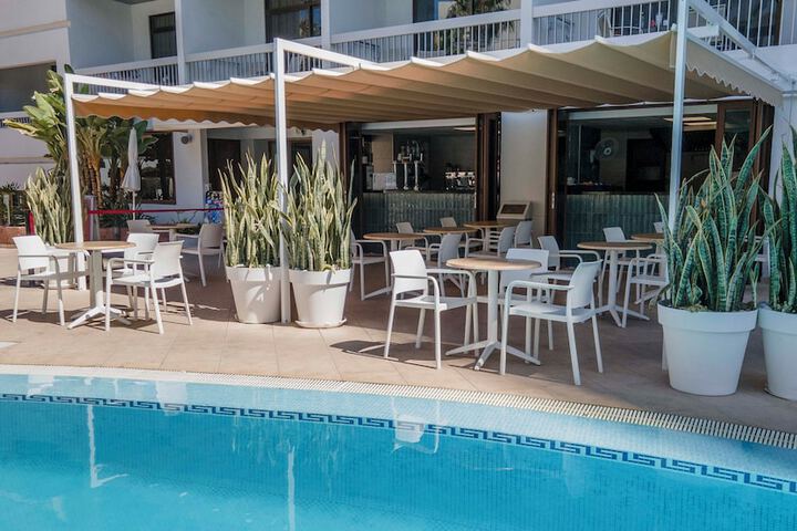 Hotel Pool