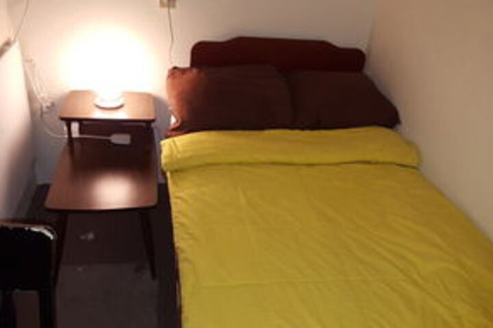 Room 17 of 34