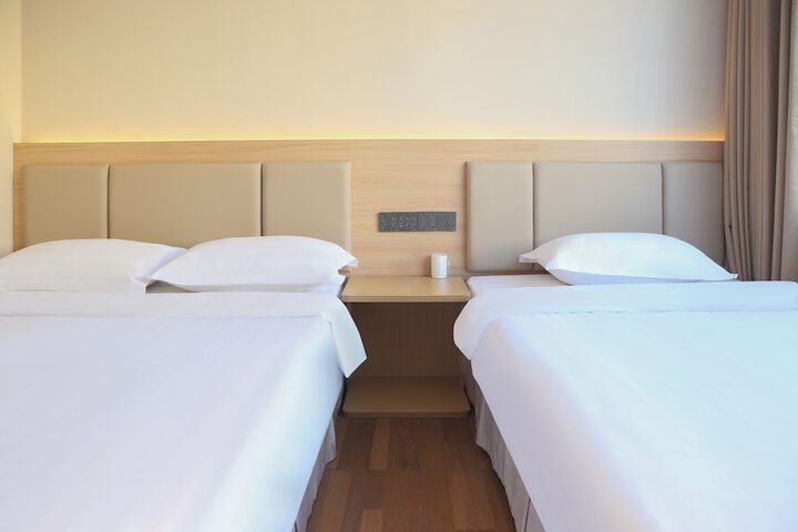 Room 14 of 30