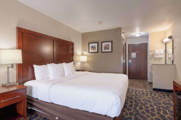 Room 25 of 132