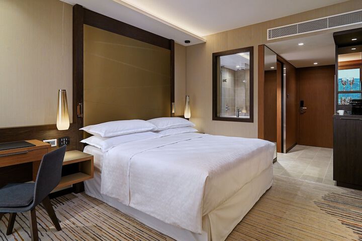 Room 25 of 256